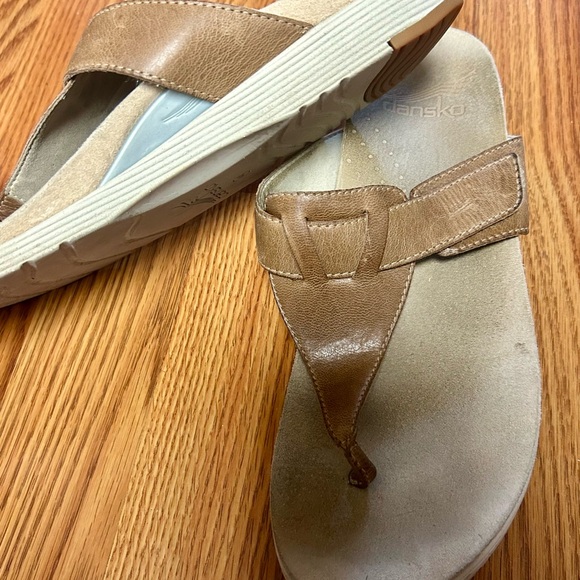 Dansko Cece Sand Burnished Calf Thong Sandals Women’s 40 EU/ 9.5-10 US - Picture 4 of 7